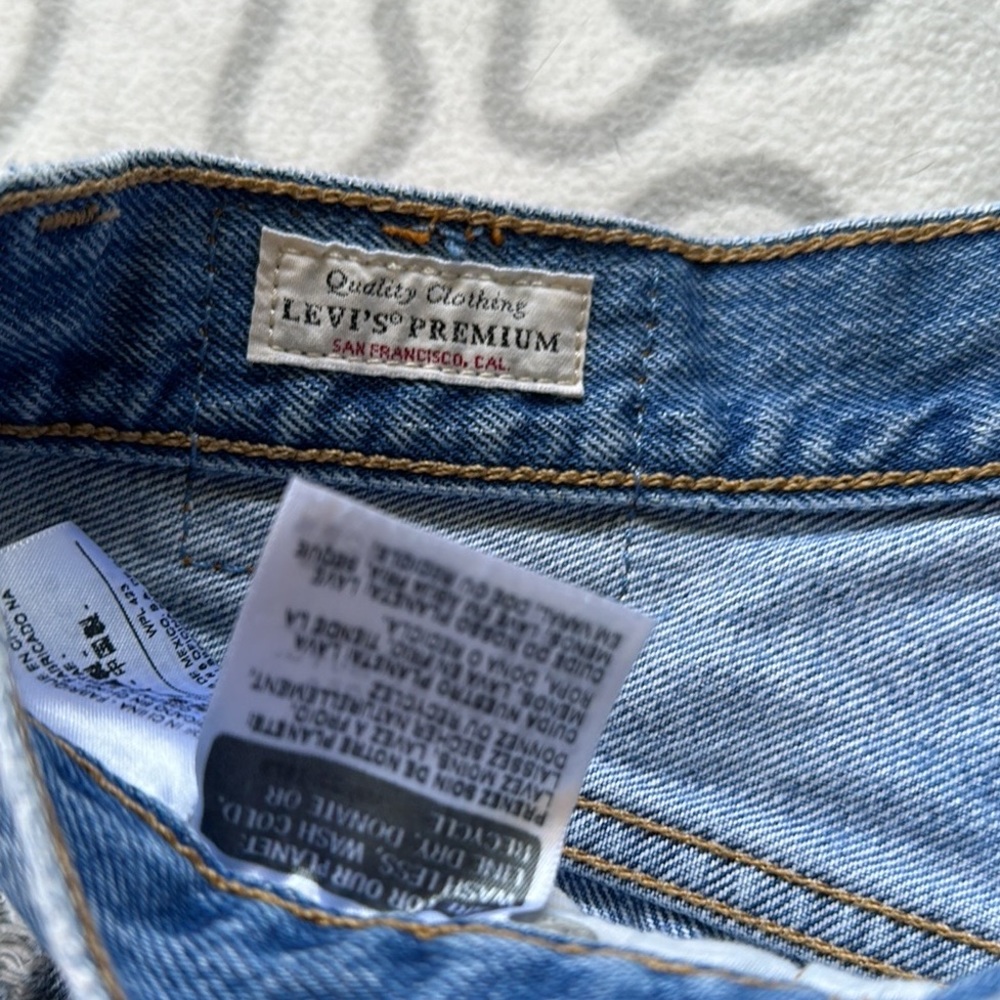 Levi’s 501 High Rise Ripped Jeans - Picture 7 of 9